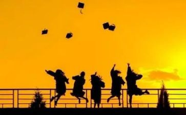 大学讲故事的演讲稿8篇