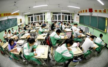 高三励志短学生演讲稿8篇