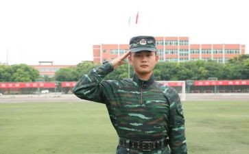 军训写教官的作文7篇