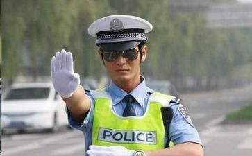 交警在学校的演讲稿7篇